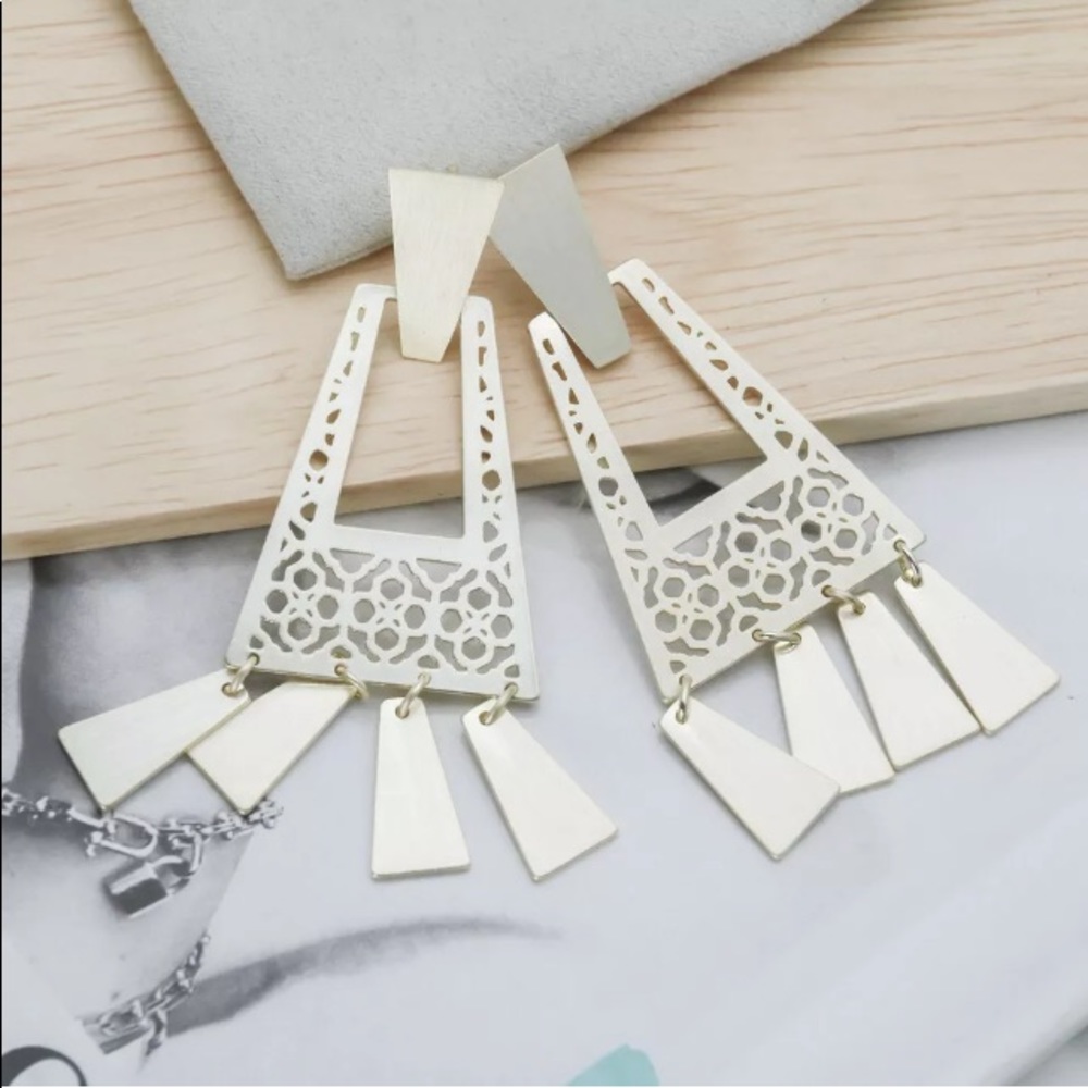 Kendra Scott Kase Fringe Earrings Gold - Picture 4 of 6